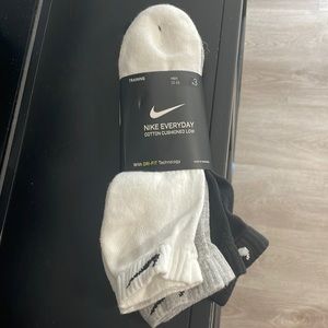 NWT Mens Nike socks